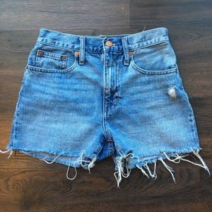 Madewell Dad Jean Shorts high rise in Medium Wash frayed hem Sz 23